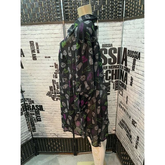 Torrid Disney Villains Plus 4 Black Button Down Poison Graphic 3/4 Sleeve Top - Picture 5 of 6